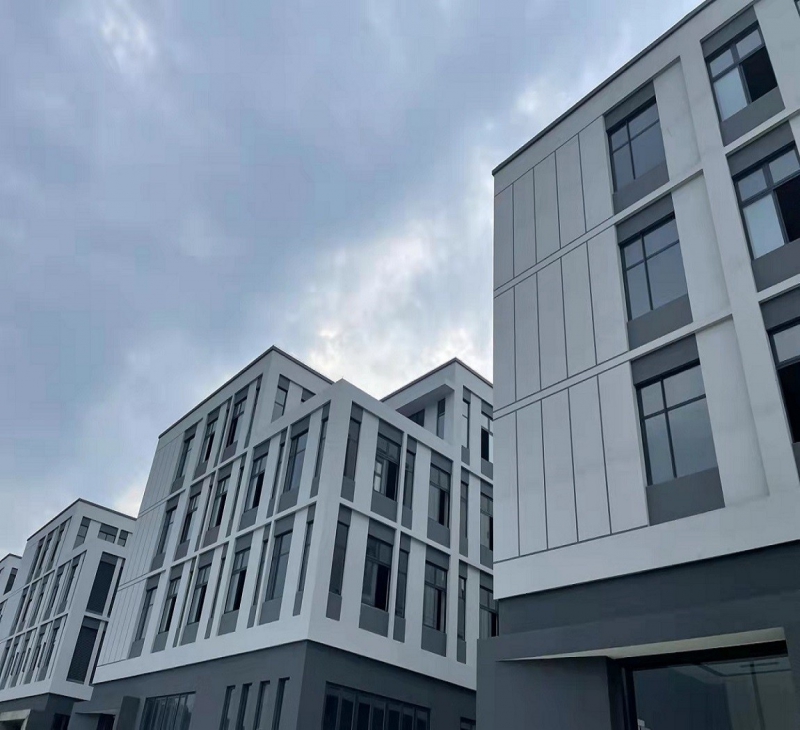 出售杭州高速口獨棟廠房，單價3000多起，可分層可獨棟出售，價格面談，中介勿擾