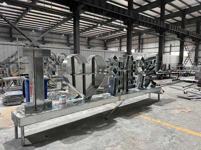 (出租）經開區800鋼結構帶雨棚 帶5噸行車，適合加工倉儲辦公！