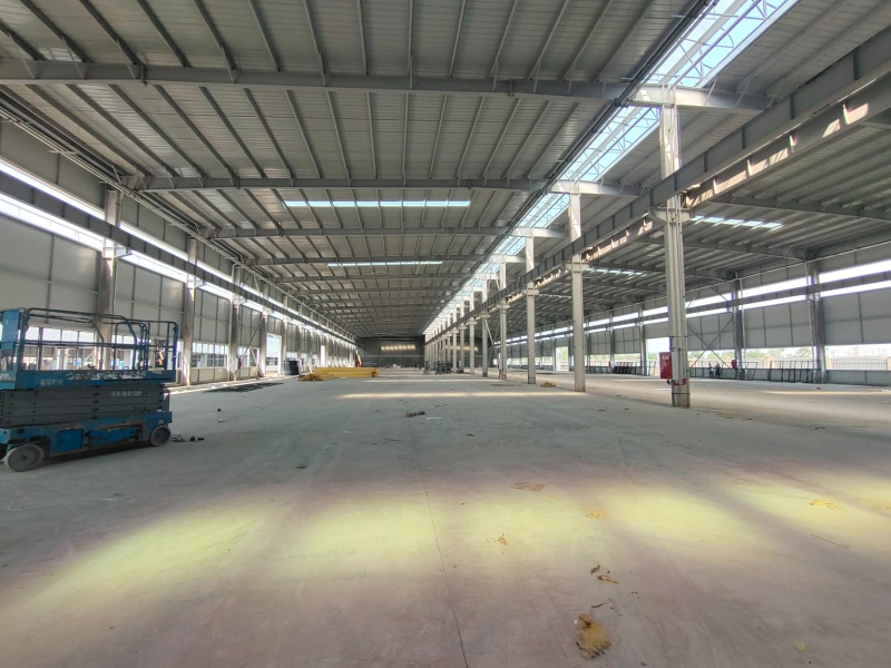 業(yè)主直租全新10萬平廠房出租可分租帶10T行車動(dòng)力電足