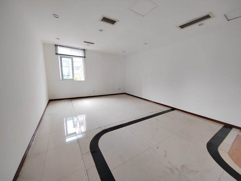 新年特惠特價！國家級孵化器，框架廠房，辦公研發生產都可，整層580平米