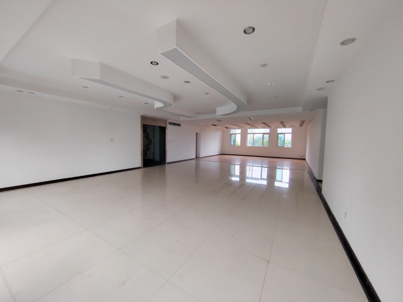 新年特惠特價！國家級孵化器，框架廠房，辦公研發生產都可，整層580平米