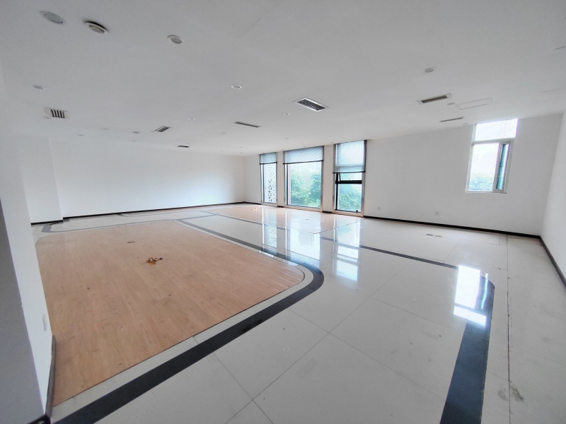 新年特惠特價！國家級孵化器，框架廠房，辦公研發生產都可，整層580平米