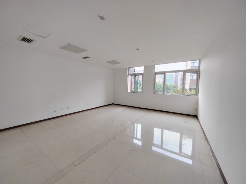 新年特惠特價！國家級孵化器，框架廠房，辦公研發生產都可，整層580平米