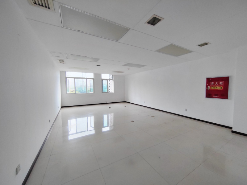 新年特惠特價！國家級孵化器，框架廠房，辦公研發生產都可，整層580平米