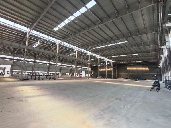 邛崍羊安45900平米全新鋼構廠房出租（有行吊）