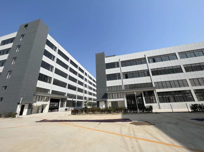 單層磚混結(jié)構(gòu)廠房 12米層高 跨度24米 獨(dú)門獨(dú)院 送院子非中介，甲方一手房源，歡迎各企業(yè)蒞臨項(xiàng)目參觀考...