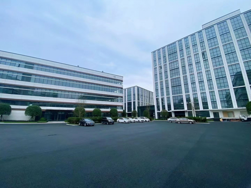 成都高新西區電子產業園辦公、研發、中試、生產一體，高品質成熟配套