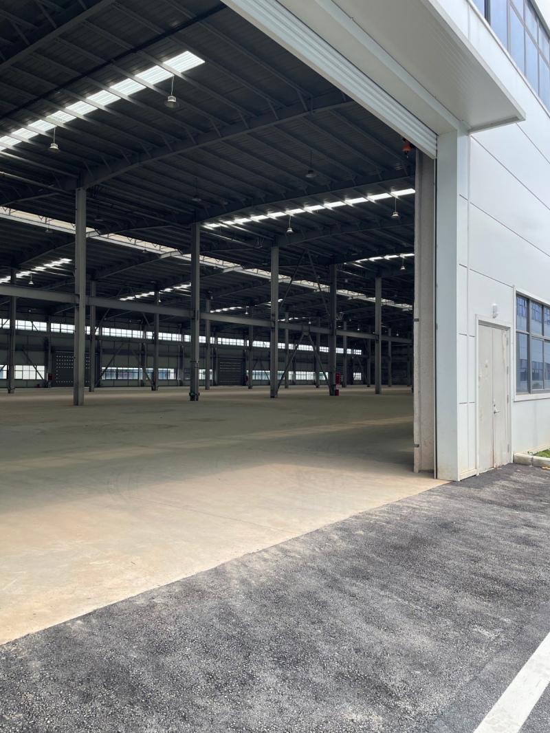 廠房招租，約10萬(wàn)㎡單層鋼結(jié)構(gòu)標(biāo)準(zhǔn)廠房，歡迎實(shí)地考察