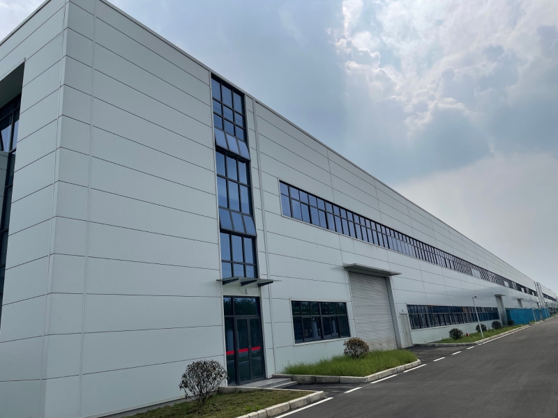 廠房招租，約10萬(wàn)㎡單層鋼結(jié)構(gòu)標(biāo)準(zhǔn)廠房，歡迎實(shí)地考察