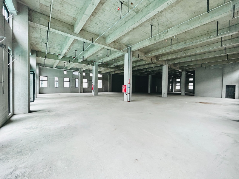 現(xiàn)房廠房出租，可辦公生產(chǎn)研發(fā)，可環(huán)評可工業(yè)上樓