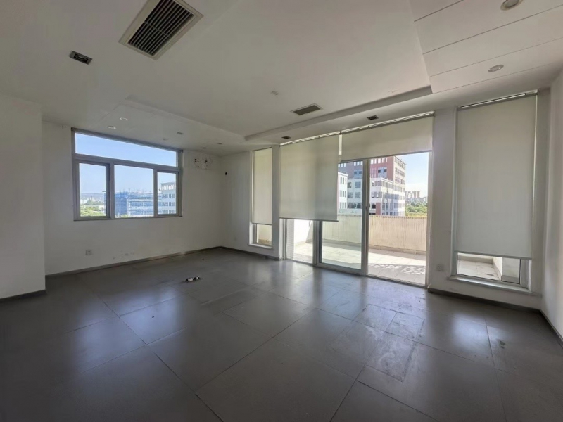 成都龍泉工業園區+595㎡直播場地出租+12間辦公室+配套齊全有房補