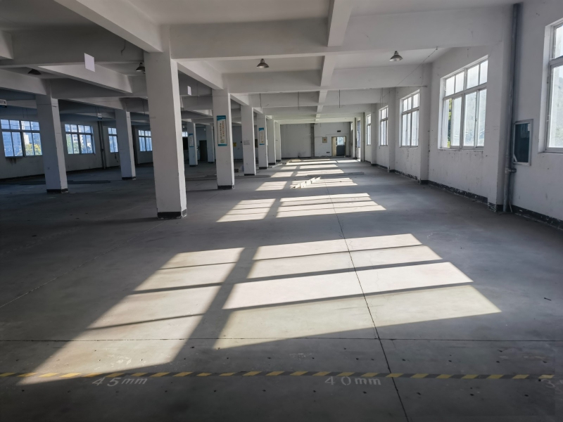 高速口5公里,時(shí)代高架下來(lái)就是廠房位置