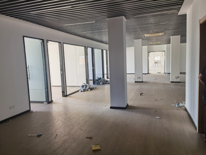 高速口,高架下面,國道旁邊鋼結(jié)構(gòu)框架結(jié)構(gòu)廠房出租