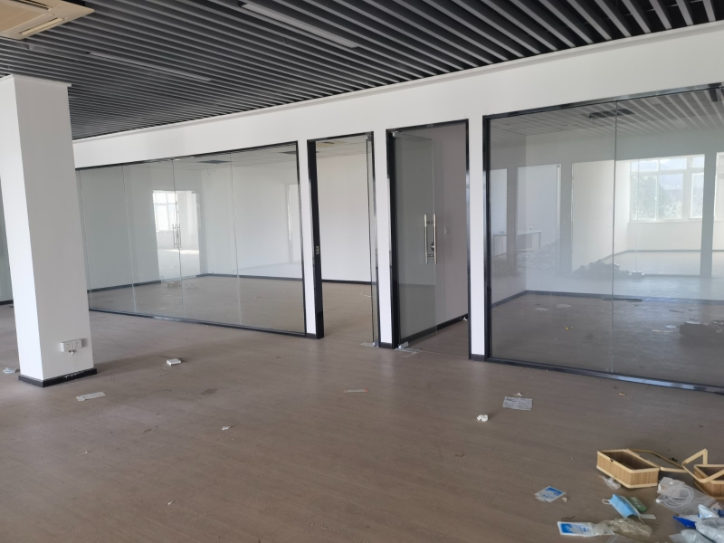 高速口,高架下面,國道旁邊鋼結(jié)構(gòu)框架結(jié)構(gòu)廠房出租