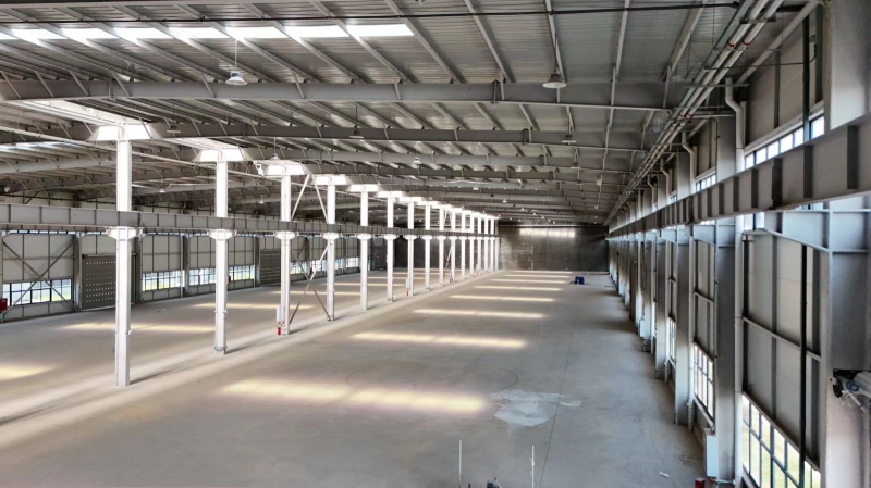 成都龍泉成龍大道旁 標準園區 標準廠房 倉庫直租 2萬平米大小面積可分租 層高13米 10噸牛腿