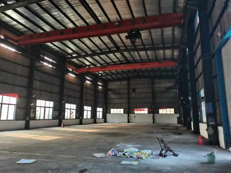 新都單層帶行車鋼結構廠房，行車10噸，適合做汽修等行業