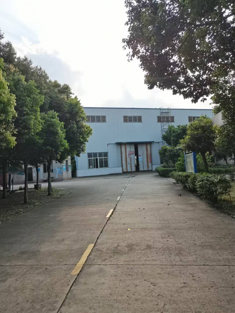 郫都區單層鋼結構廠房出租。廠房9米高，面積800平米