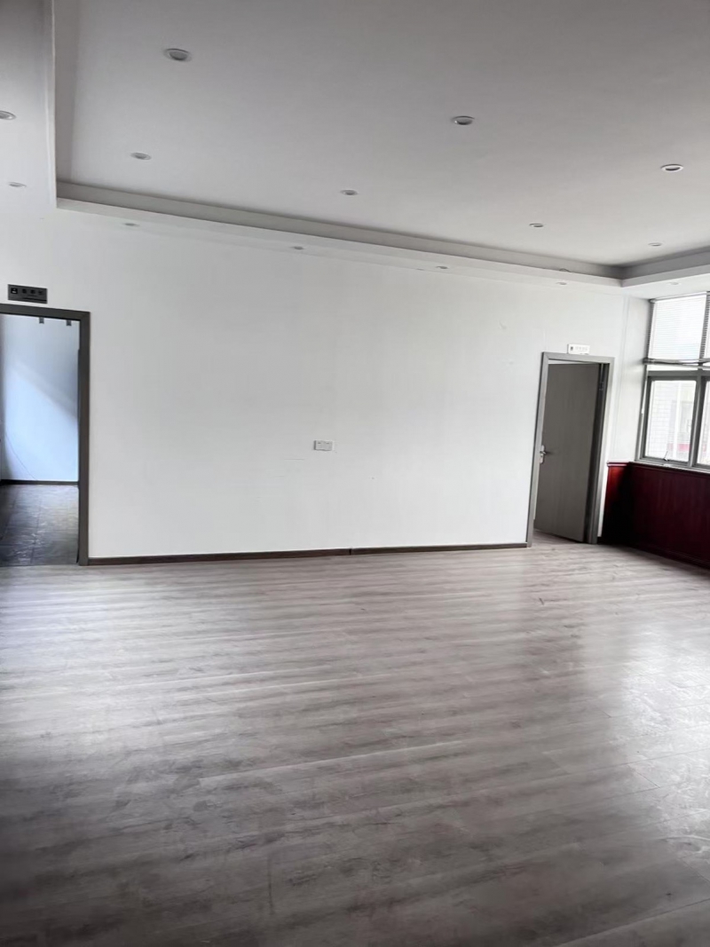 成都產業園區廠房出租（免裝修期，免租期租5年免3年）專業人員辦理入園手續