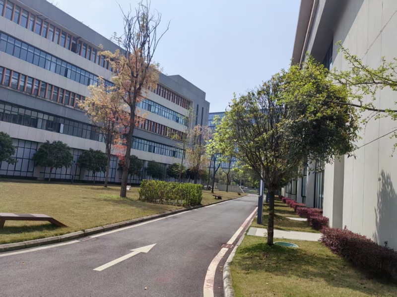 新都石板灘  到市區20分鐘 13-20元 18個月免租期 綜合成本只要幾塊錢