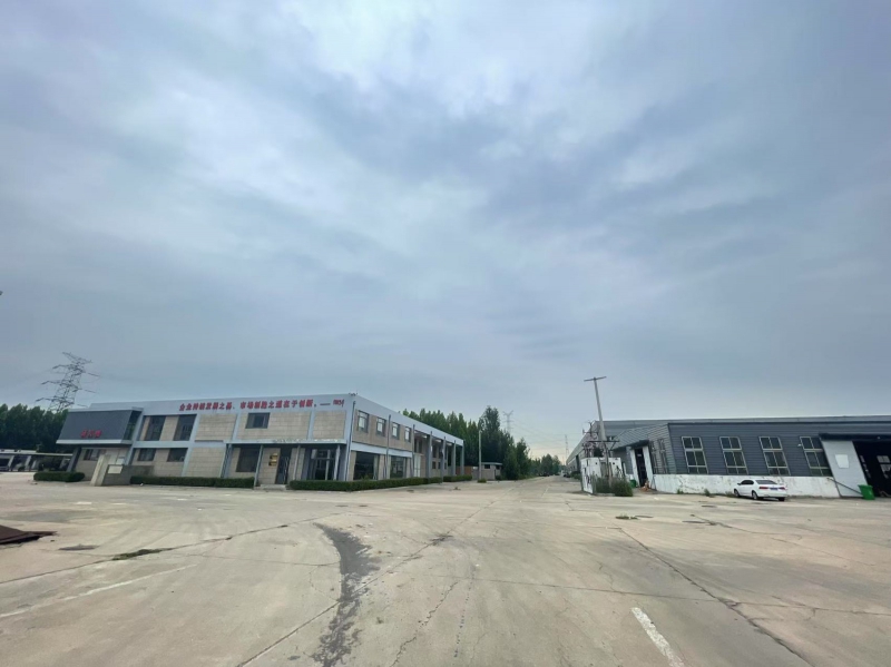 緊鄰高速口廠房直租（整租、分組）設備手續(xù)齊全，內(nèi)部道路寬敞