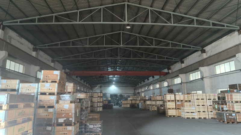 西青王穩莊工業園  總面積3400平 有辦公區 兩臺天車